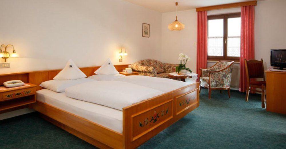 Hotel Peter Petersberg Buitenkant foto